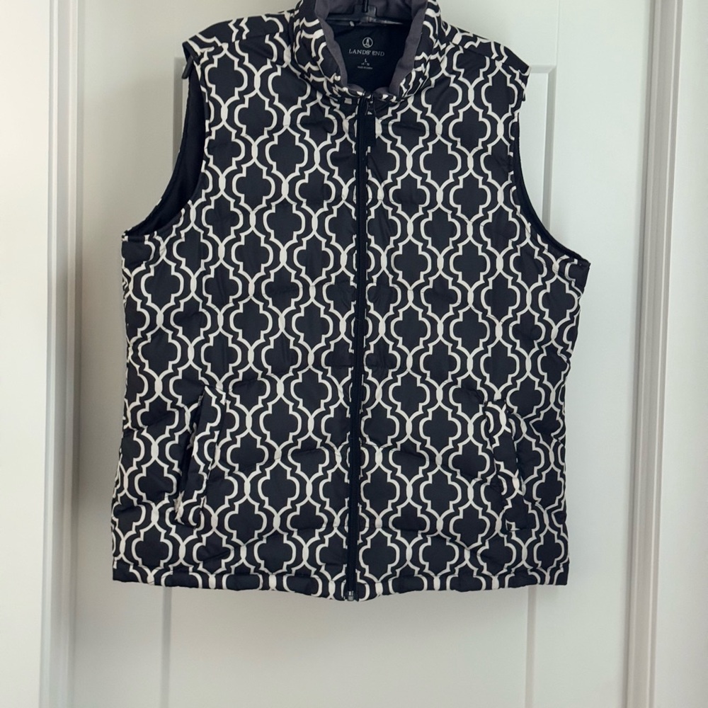Lands' End Geometric Black/White Vest Women’s Large 14-16 NEW WITHOUT TAGS